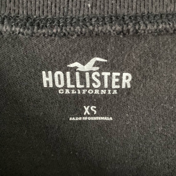 Hollister Short-Sleeved Crop Top - Picture 3 of 3